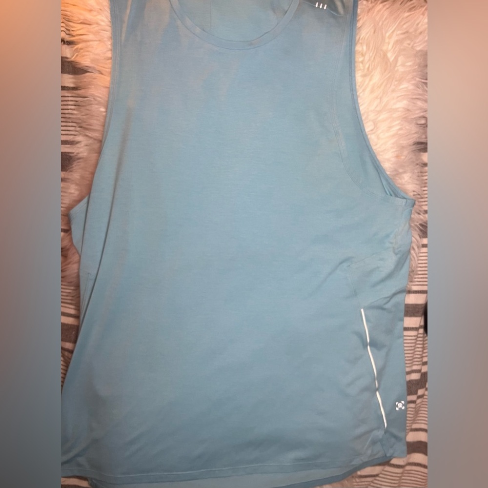 Lululemon mens Sz Xl workout top pre owned